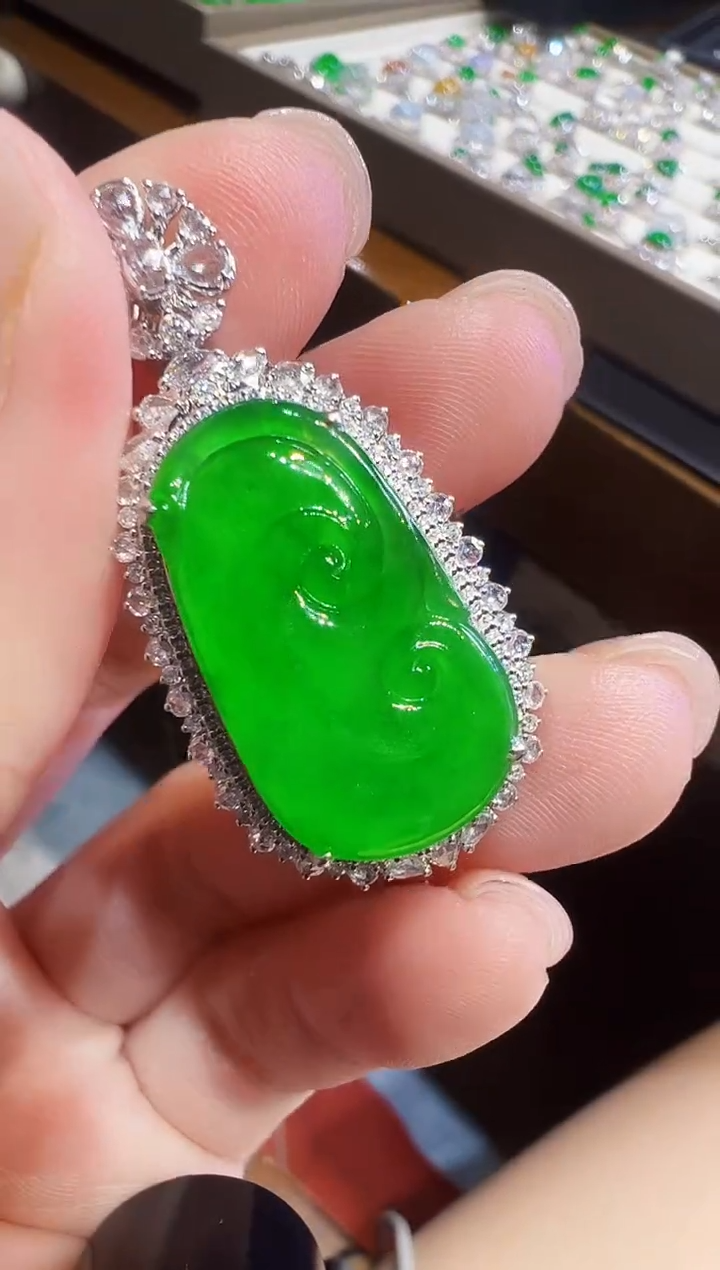 吊坠(不含链)18K金镶嵌翡翠??如意26800分单