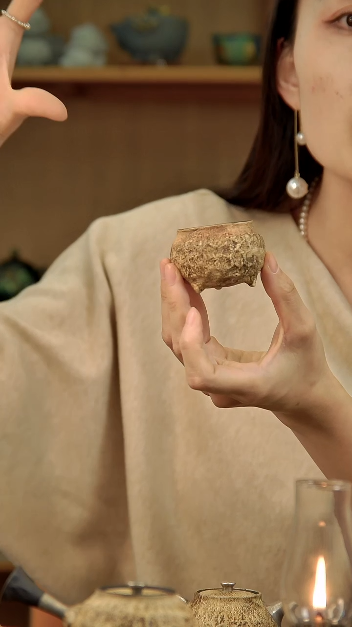 言野手作粉引仿古锤纹三足杯