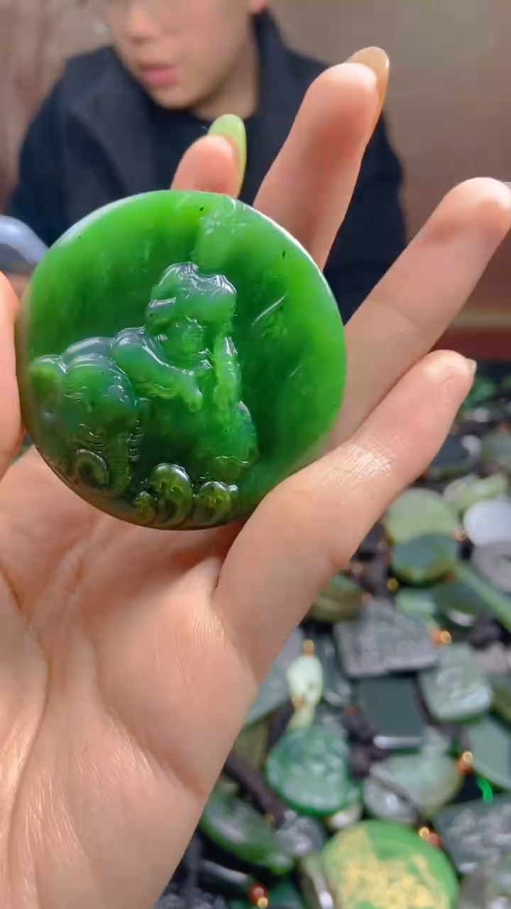 颈饰未镶嵌和田玉1