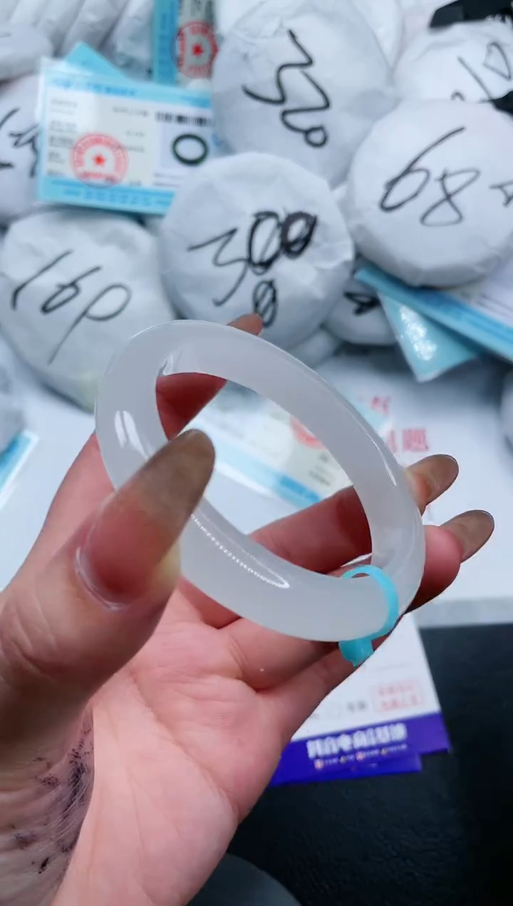 【闪购商品】石英质玉手镯未镶嵌9S304-52