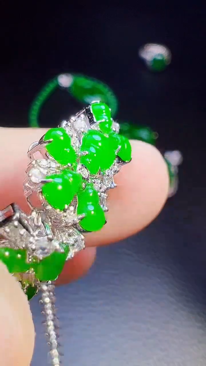 18K金镶嵌手链翡翠**翡翠