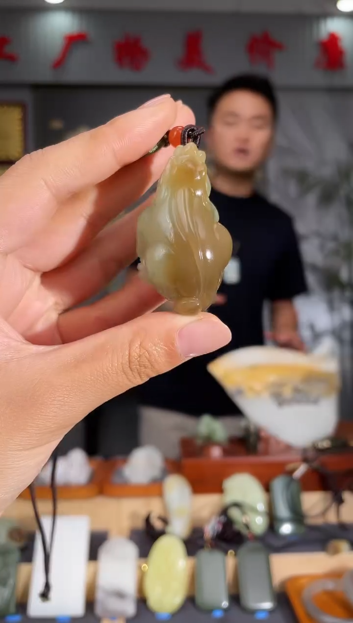 和田玉未镶嵌颈饰1