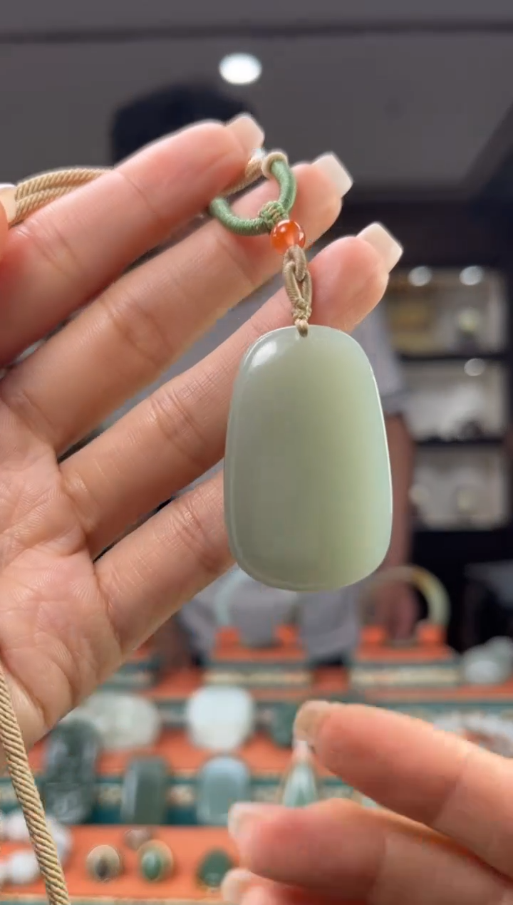 颈饰未镶嵌和田玉佩佩