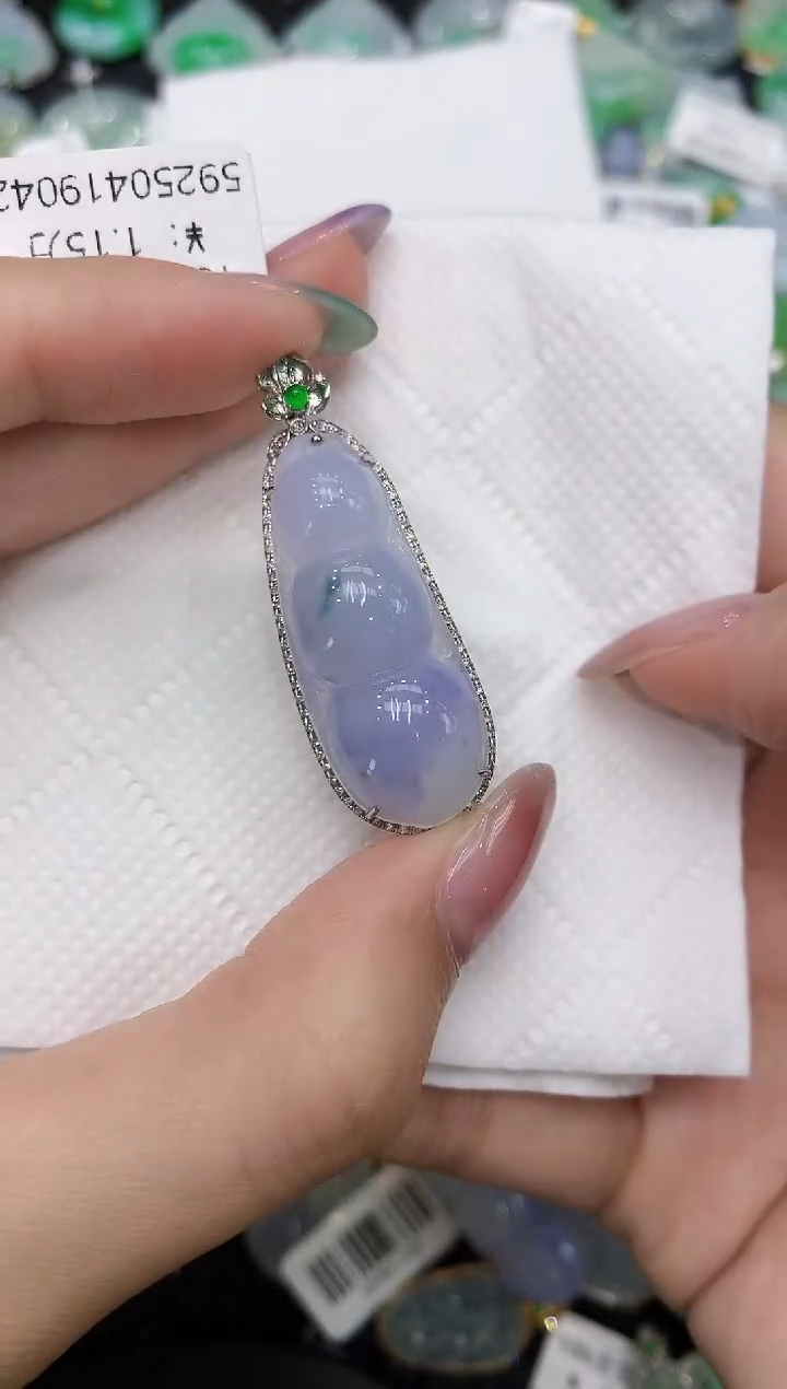 翡翠18K金镶嵌颈饰111111111111