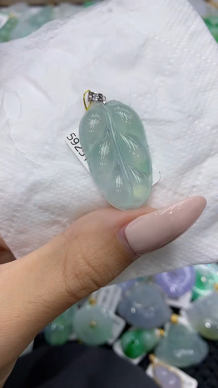 颈饰18K金镶嵌翡翠111111111111