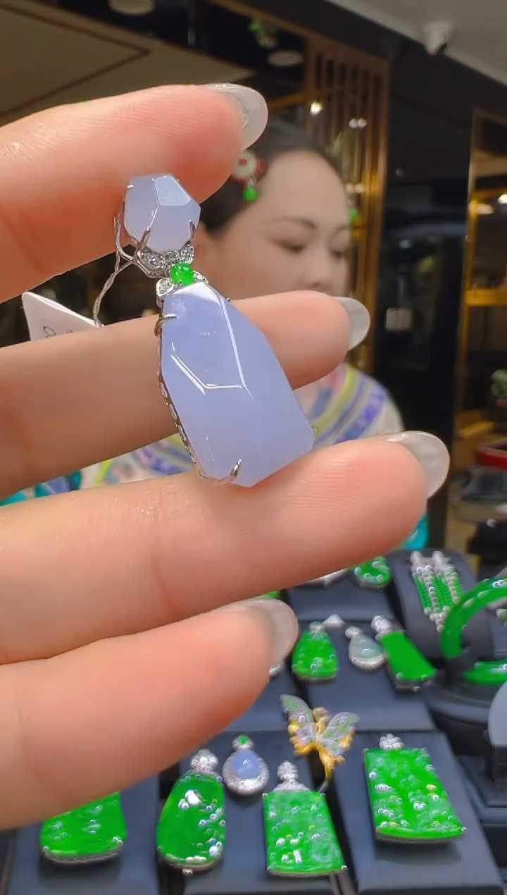 吊坠(赠链)18K金镶嵌翡翠053 