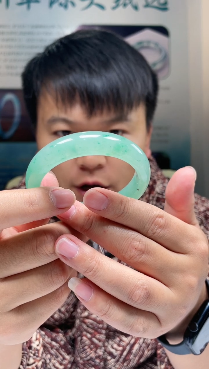 【闪购商品】石英质玉手镯未镶嵌非洲翠手镯多样性发货