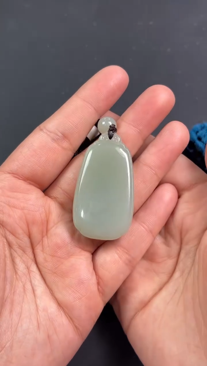 【闪购商品】和田玉吊坠(赠链)未镶嵌且末微色差近矿