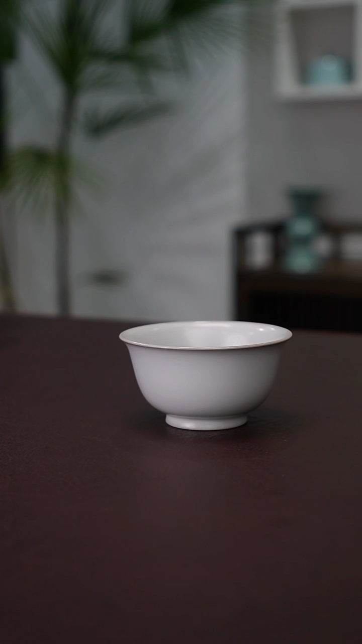 月白釉压手杯  微瑕无纹  100CC