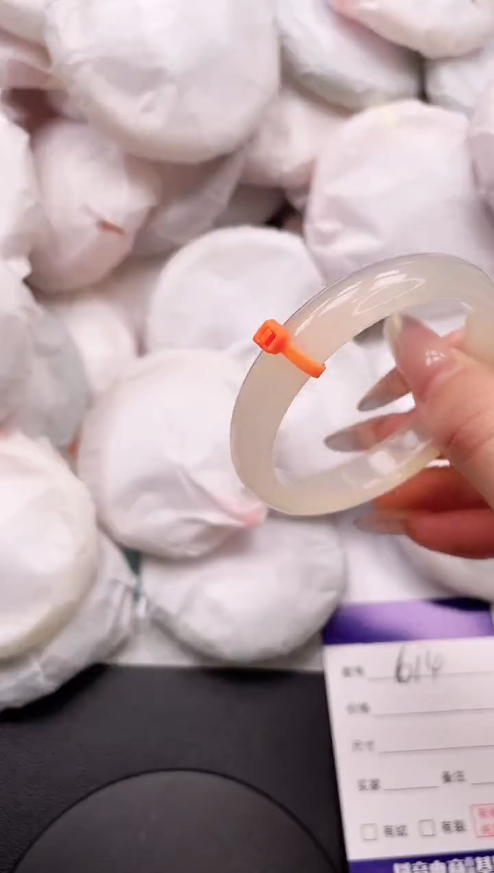 【闪购商品】石英质玉手镯未镶嵌1K614-53