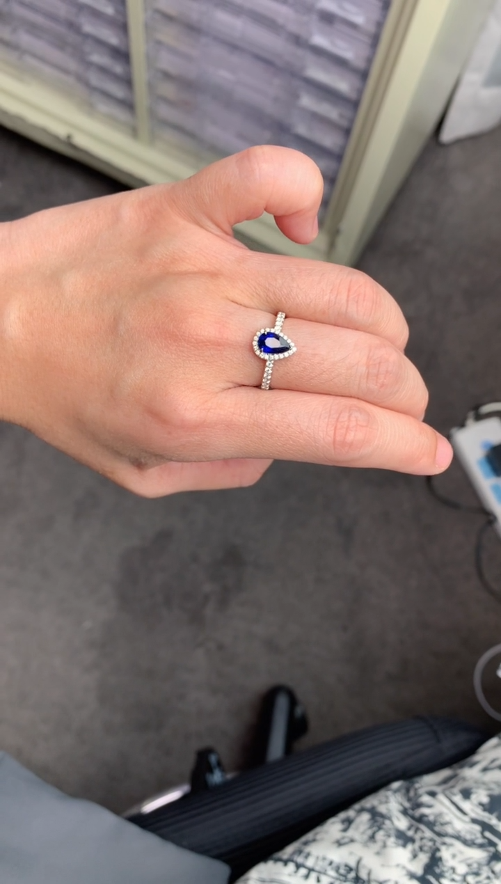 【闪购商品】蓝宝石戒指18K金镶嵌1ct皇家蓝戒指