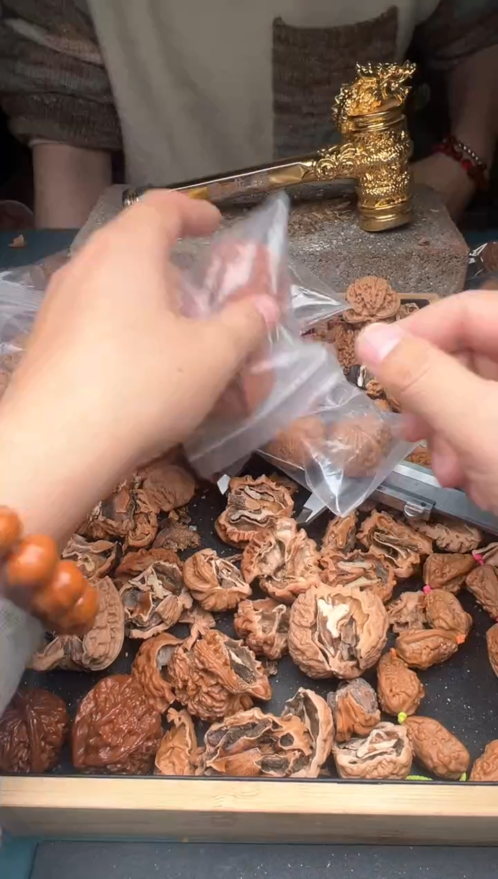 【闪购商品】桃核把件4对核桃：铁锤、密纹、王勇管帽、137
