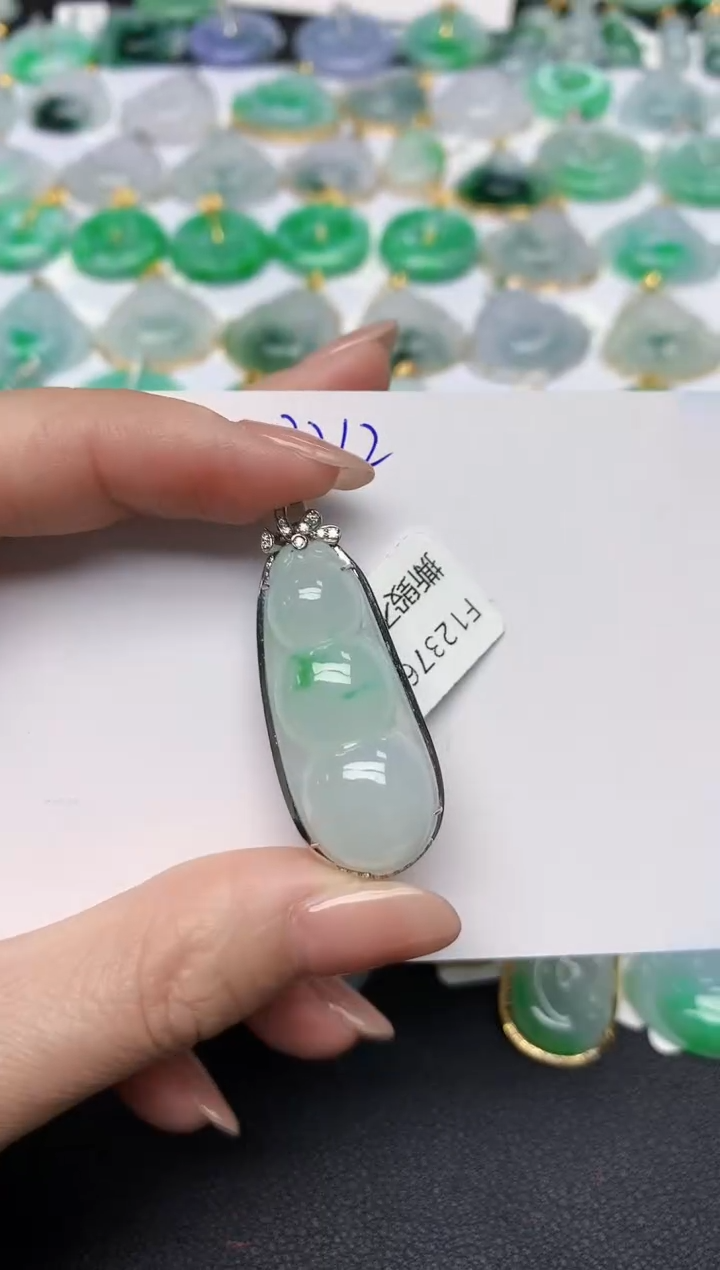 颈饰18K金镶嵌翡翠天然缅甸A货翡翠百元以上9元证书费自理