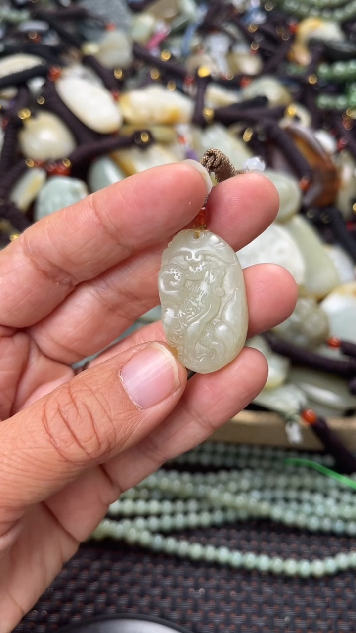 【闪购商品】和田玉颈饰未镶嵌多样性发货没有证书拍一发一有瑕