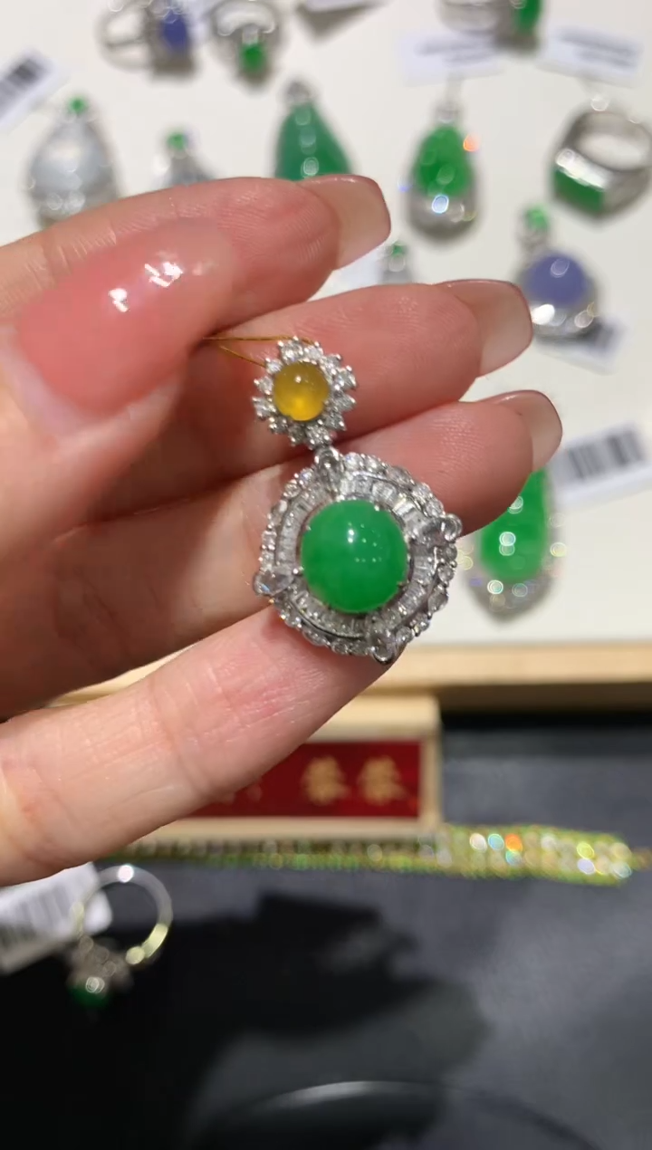 【闪购商品】翡翠吊坠(不含链)18K金镶嵌团购6