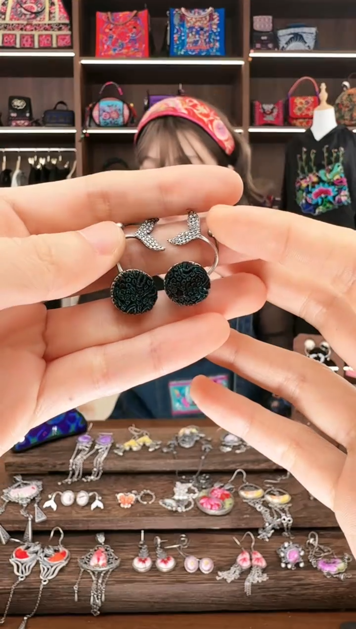【闪购商品】织绣102蚩梦苗族古绣