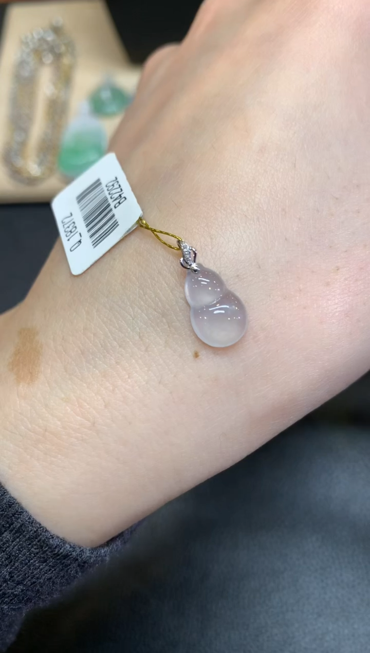 【闪购商品】翡翠颈饰18K金镶嵌葫芦【无服务费】