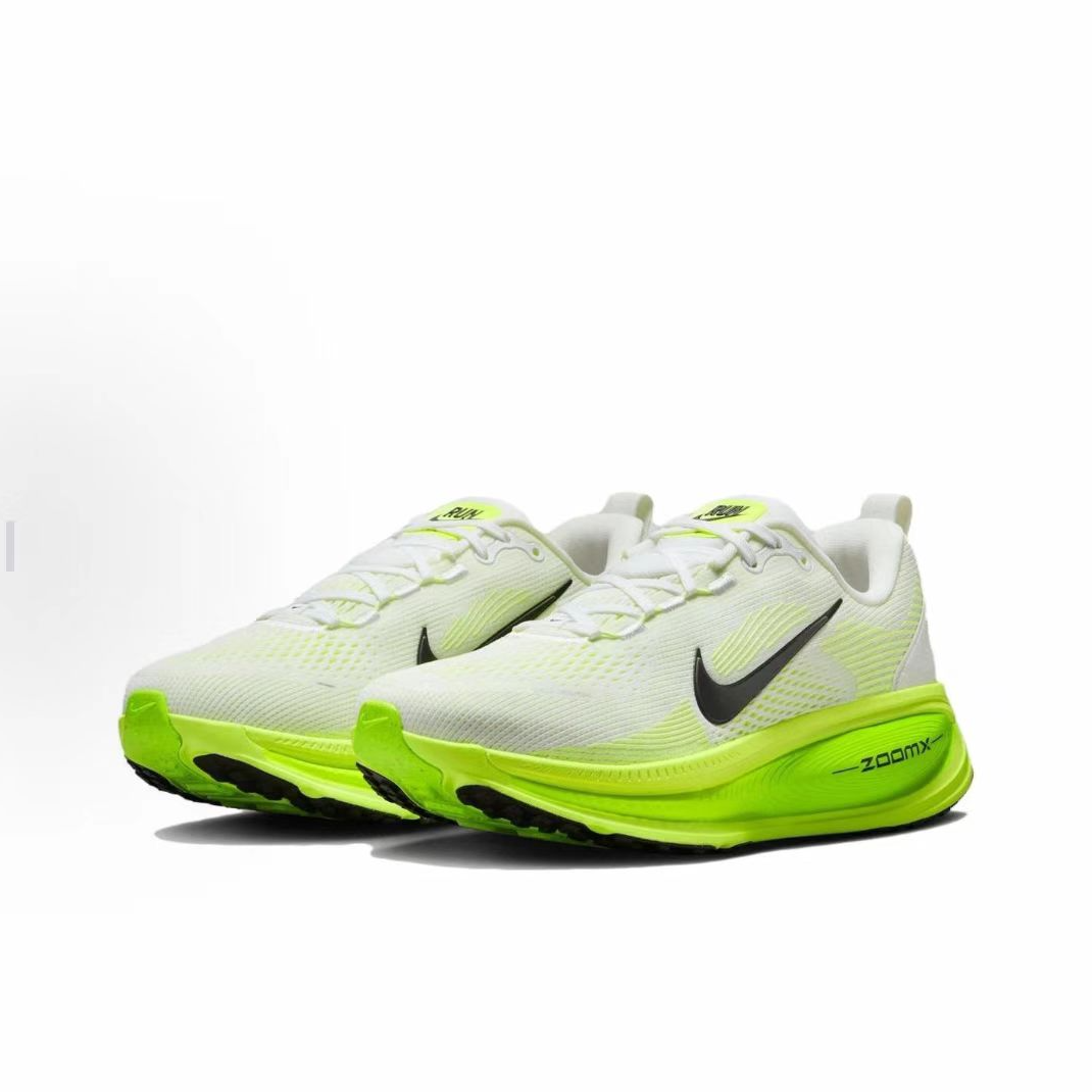 NIKE/耐克女款迈柔VOMERO 18运动鞋雅丹机能风欧若风HM6804-102