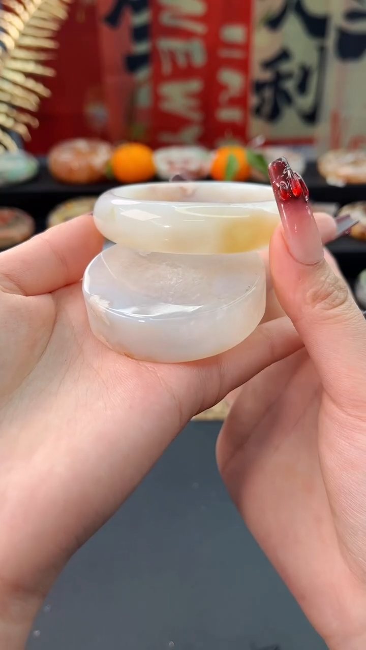 【闪购商品】石英质玉手镯未镶嵌赠送镯心（53圈口）无证书