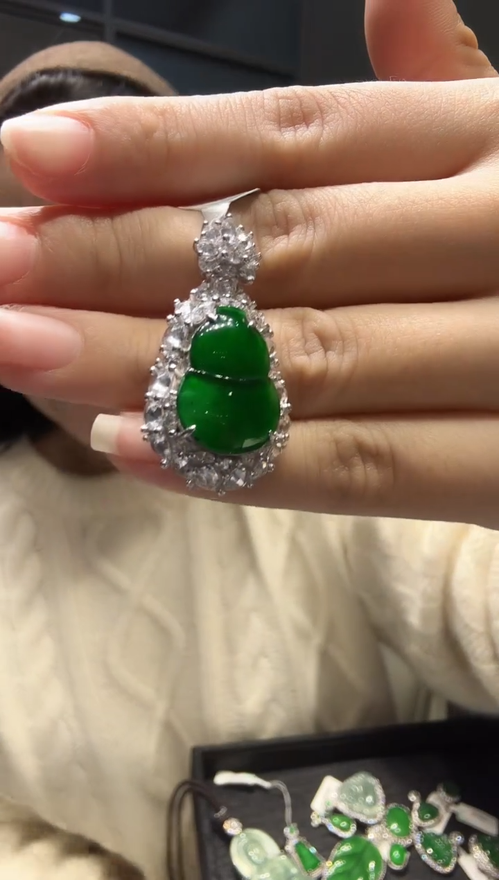 【闪购商品】翡翠吊坠(不含链)银S925镶嵌翡翠葫芦