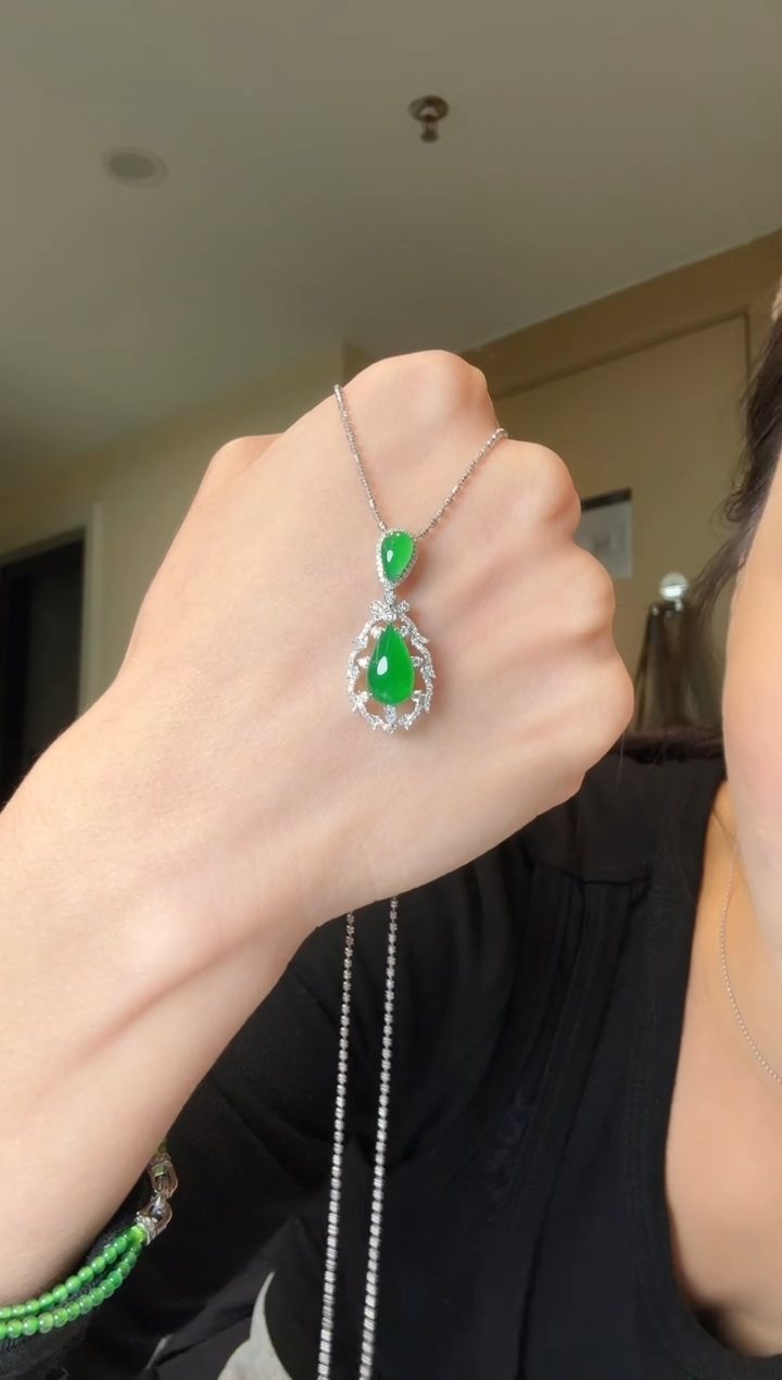 【闪购商品】翡翠吊坠(不含链)18K金镶嵌天然翡翠吊坠