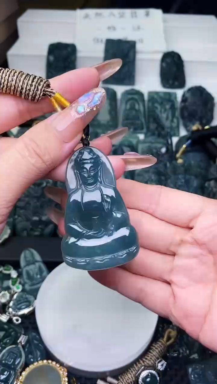 颈饰未镶嵌翡翠          