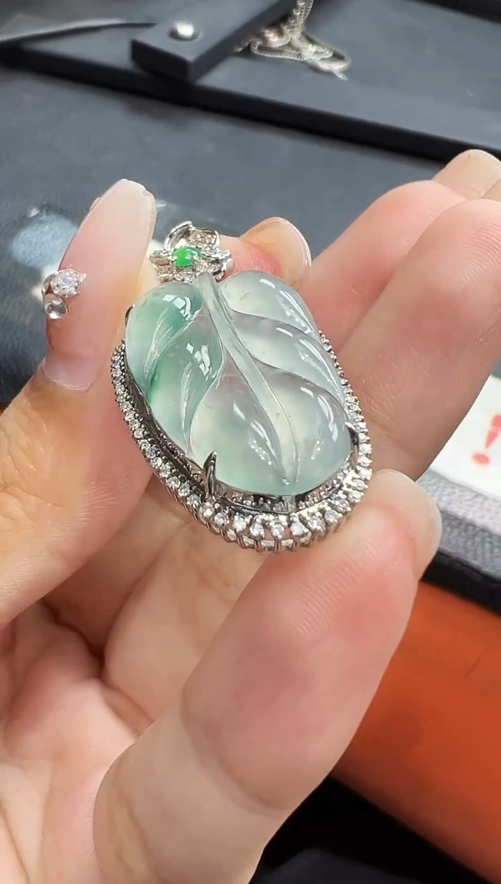 吊坠(不含链)18K金镶嵌翡翠勿拍