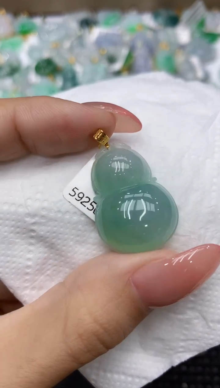 颈饰18K金镶嵌翡翠111111111111
