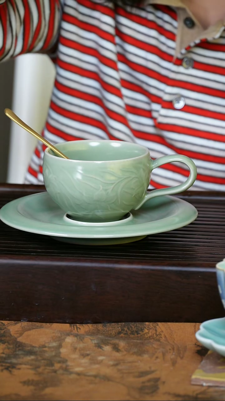 摆件瓷 望瓯陶溪川 萱草花 豆青咖啡杯