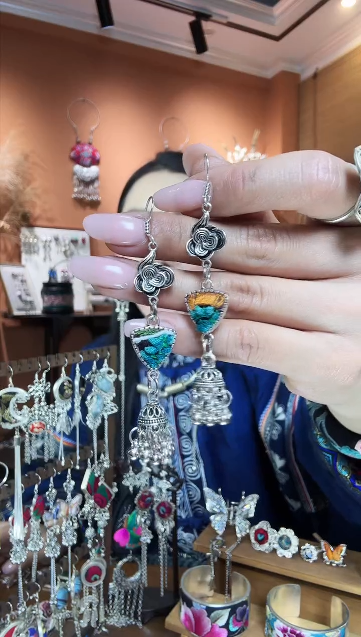 【闪购商品】刺绣纯手工民族风耳环