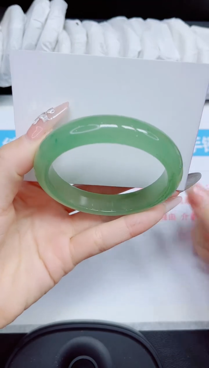 石英质玉手镯未镶嵌384