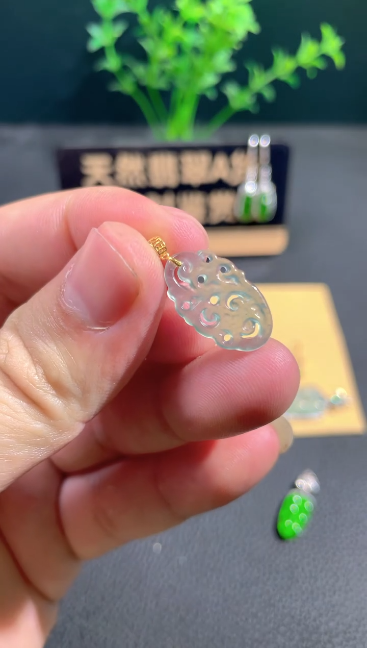 【闪购商品】翡翠颈饰18K金镶嵌翡翠