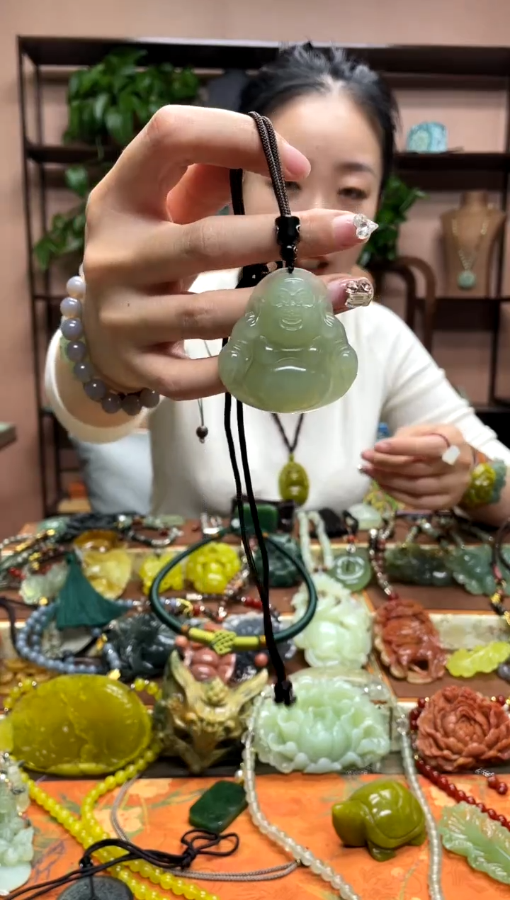 未镶嵌岫玉颈饰·