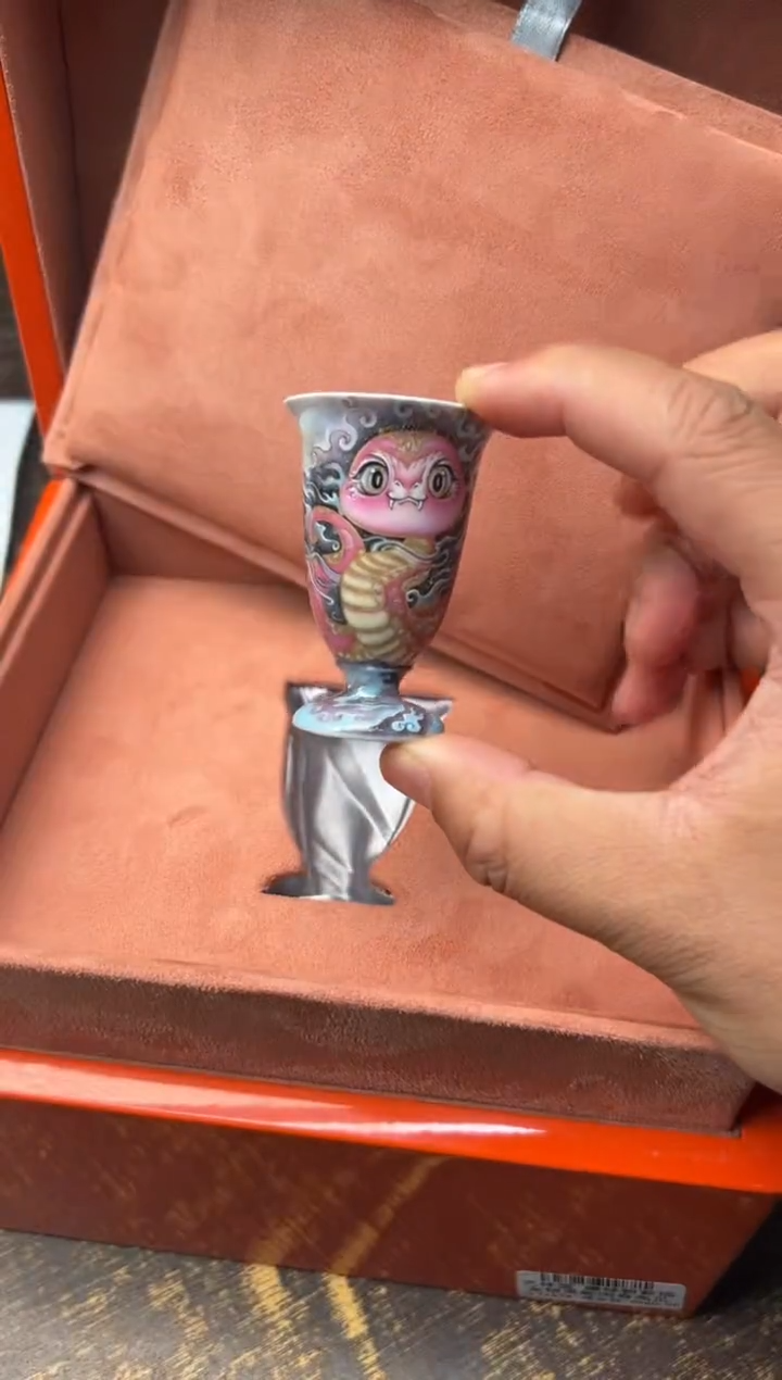 【闪购商品】/艺林堂藏珍系列描金银灵蛇闹春高足闻香杯