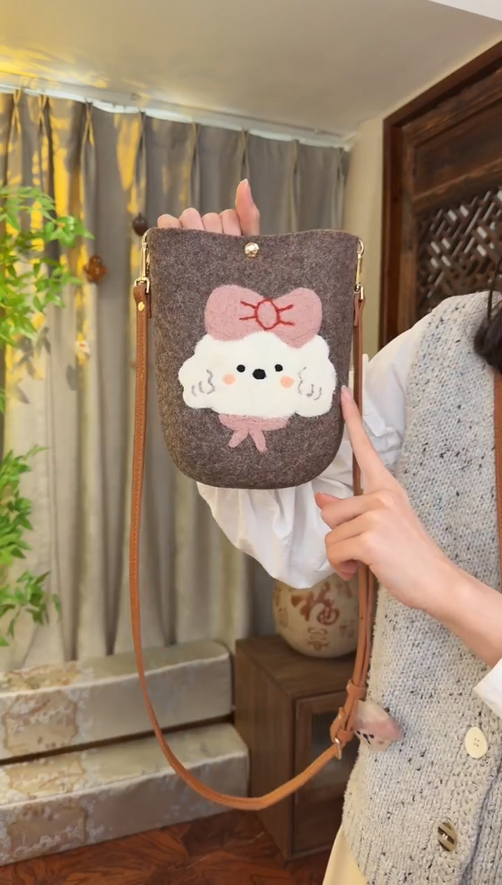羊毛非遗羊毛毡包 手机包小狗