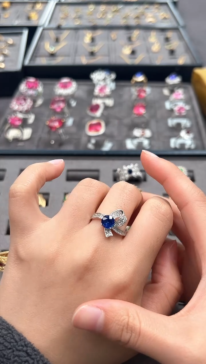 【闪购商品】蓝宝石戒指18K金镶嵌1ct