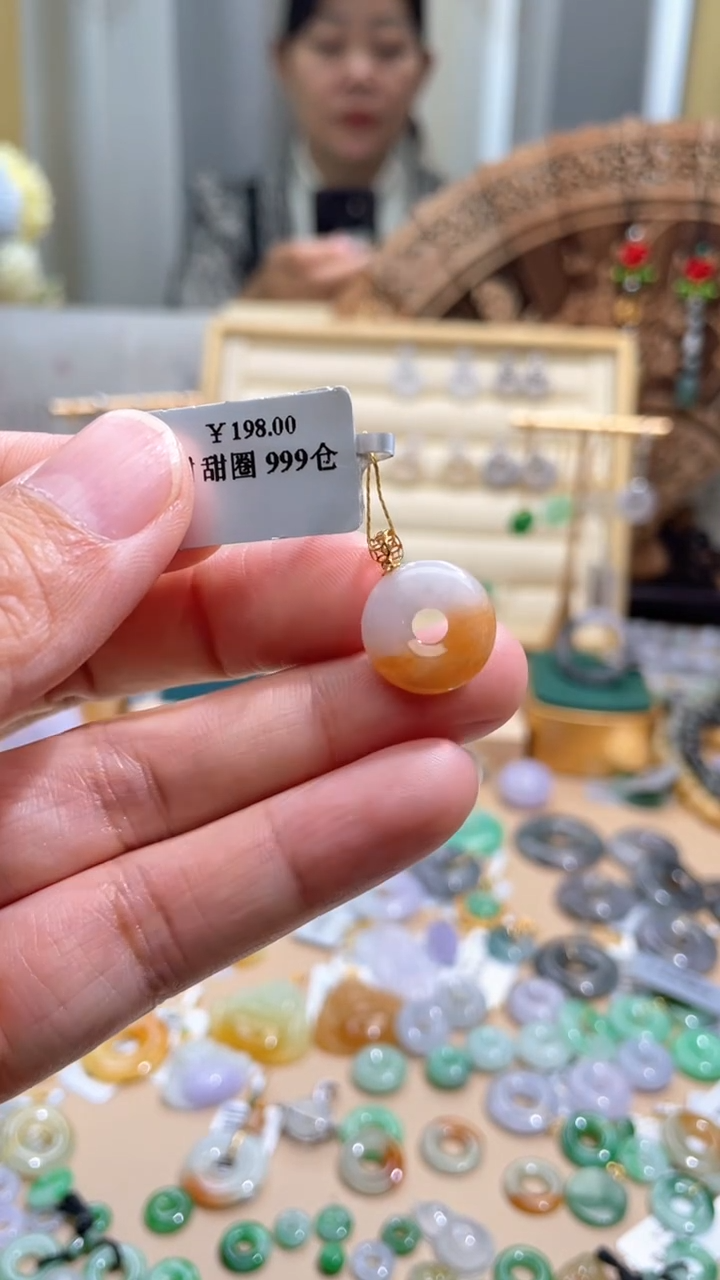 【闪购商品】翡翠颈饰18K金镶嵌甜甜圈