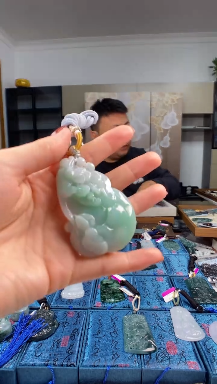 颈饰未镶嵌翡翠龚***姐多样性发其一