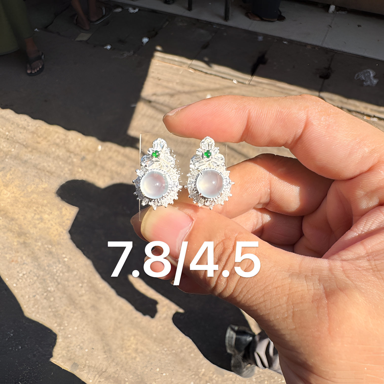 1206(小哪吒在源头)高冰种翡翠正圆白冰耳钉干净饱满荧光足M60