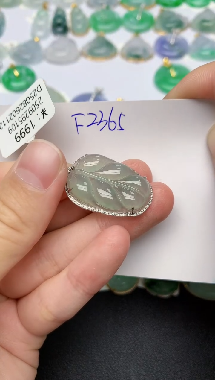 颈饰18K金镶嵌翡翠天然缅甸A货翡翠百元以上9元证书费自理