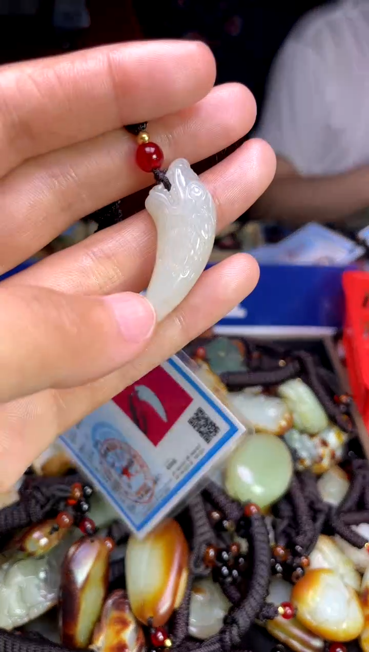 和田玉未镶嵌颈饰1