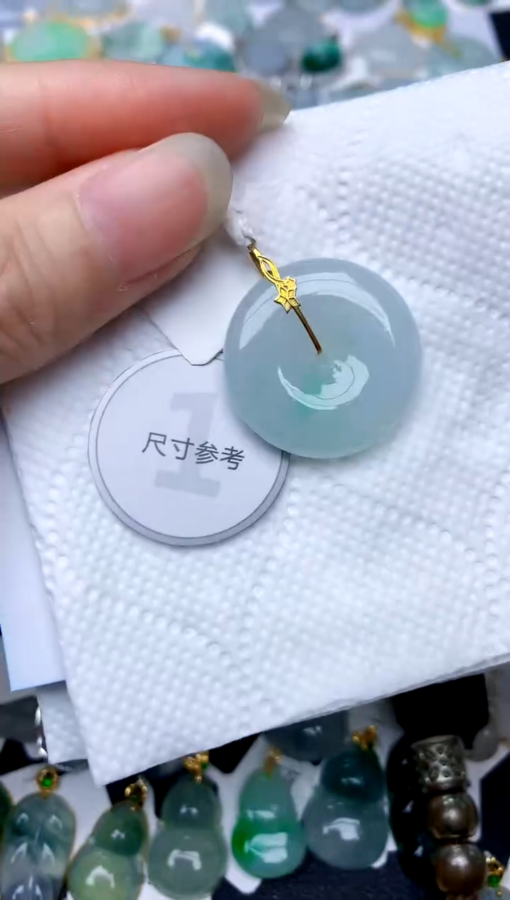 颈饰18K金镶嵌翡翠天然A货翡翠