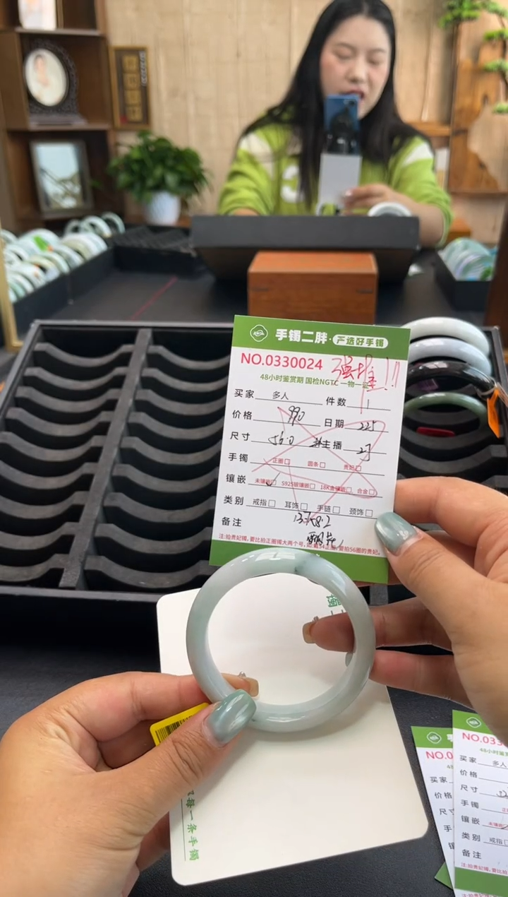 【闪购商品】翡翠手镯未镶嵌多人