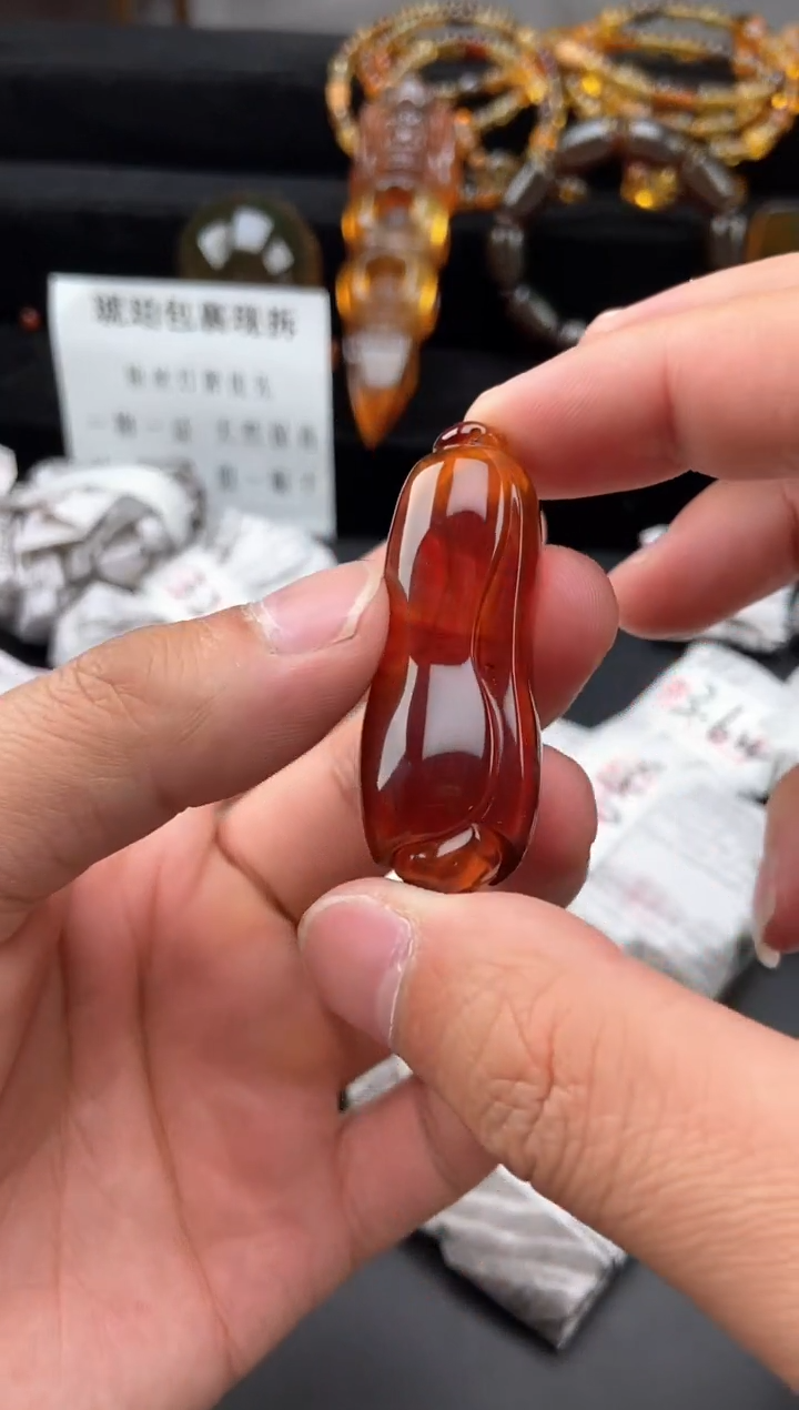 未镶嵌琥珀颈饰棕血珀玉兰花吊坠
