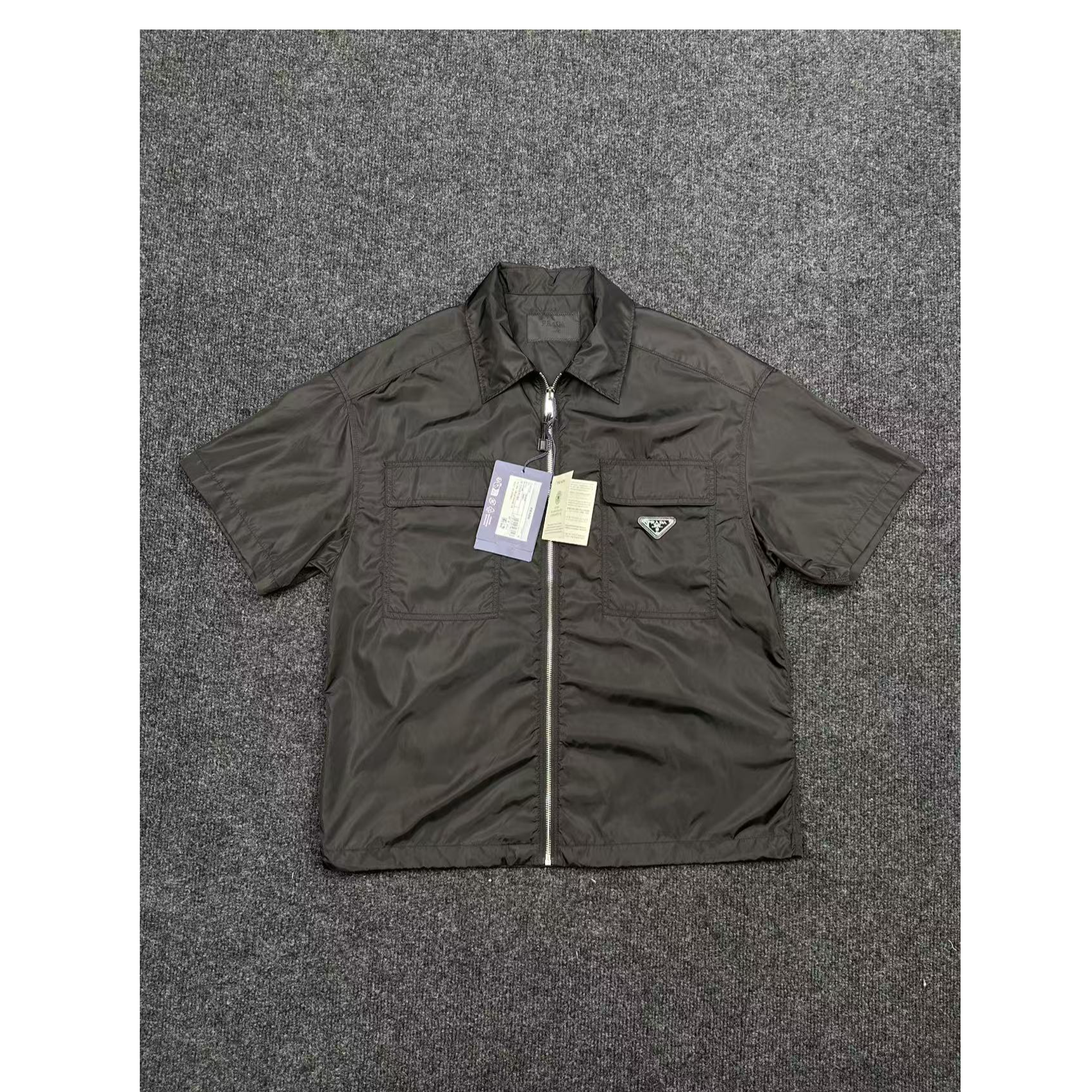 Prada/普拉达男士春夏秋三季尼龙短袖翻领外套