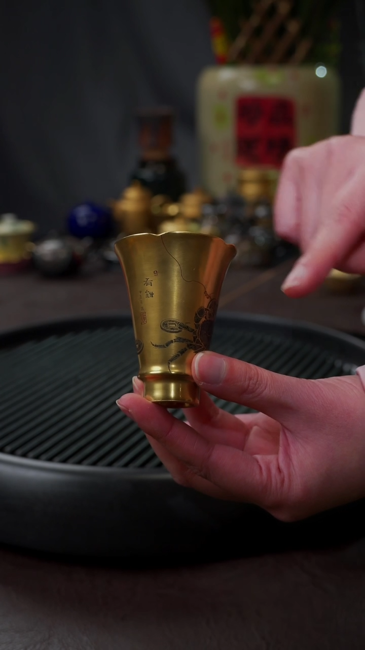 【闪购商品】杯【宜景窑光面金】墨绘螃蟹金杯