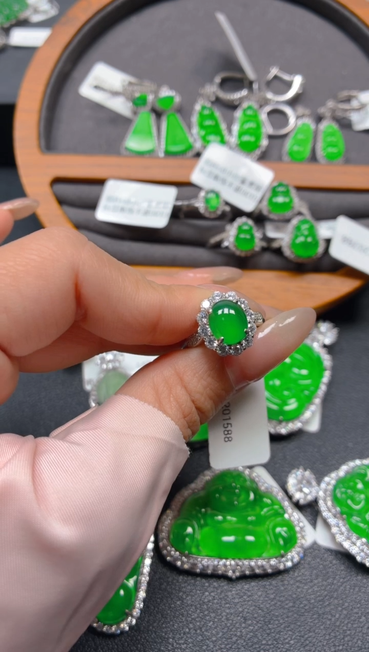 银S925镶嵌翡翠耳饰1