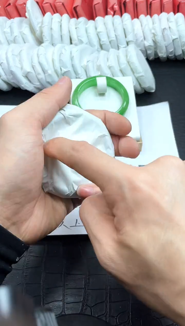 翡翠手镯未镶嵌所见所得，高冰手镯！