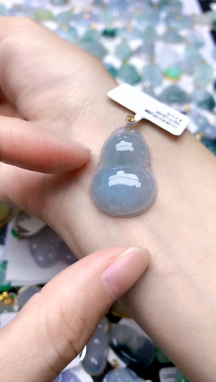 颈饰18K金镶嵌翡翠天然A货翡翠