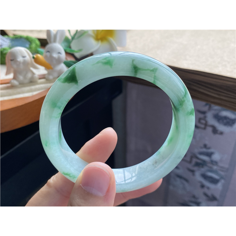 02.26批翠绿飘花镯1116号55.2-13.2-8.8翠绿飘花镯！翡翠手镯